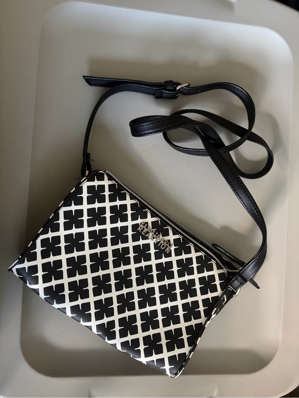 Kenneth Cole Reaction Black & White Geometric Crossbody Bag